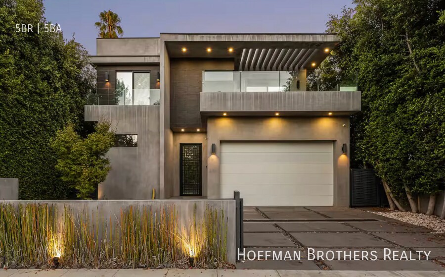 742 N Cherokee Ave in Los Angeles, CA - Building Photo