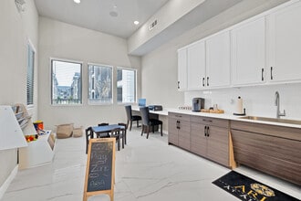 Aria at Almeda in Houston, TX - Foto de edificio - Interior Photo