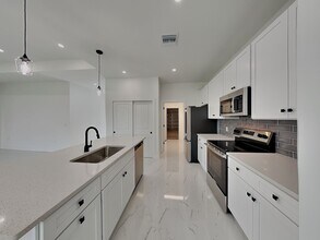 4224 NE 22nd Pl in Cape Coral, FL - Building Photo - Building Photo