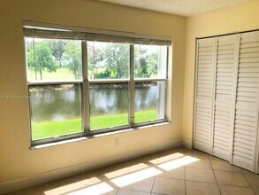 437 Vista Isles Dr in Plantation, FL - Building Photo - Building Photo