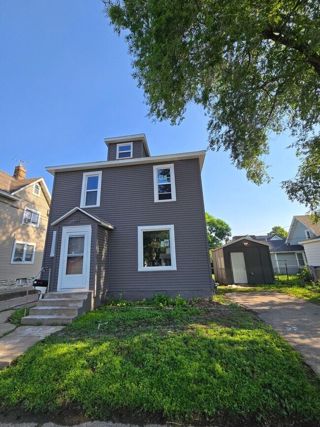 613 17th Ave NE in Minneapolis, MN - Building Photo - Building Photo