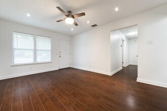 205 Chippendale Ave in Austin, TX - Building Photo - Building Photo