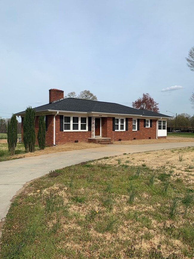 4529 Pleasant Garden Rd in Greensboro, NC - Building Photo - Building Photo
