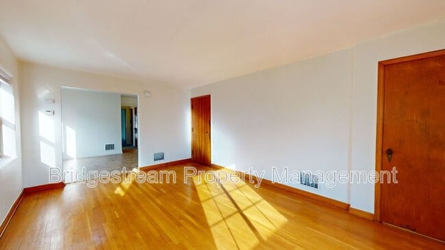 property at 1413 Old Ln Ave