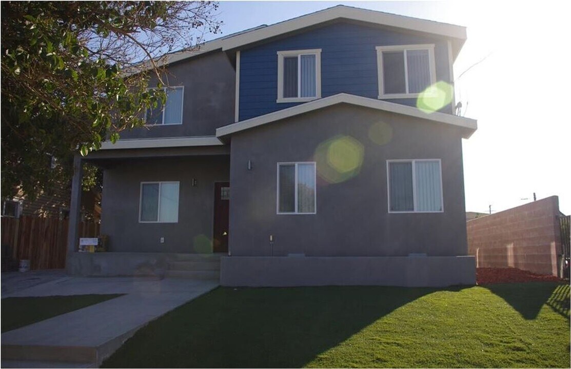 2818 E 3rd St in Los Angeles, CA - Building Photo