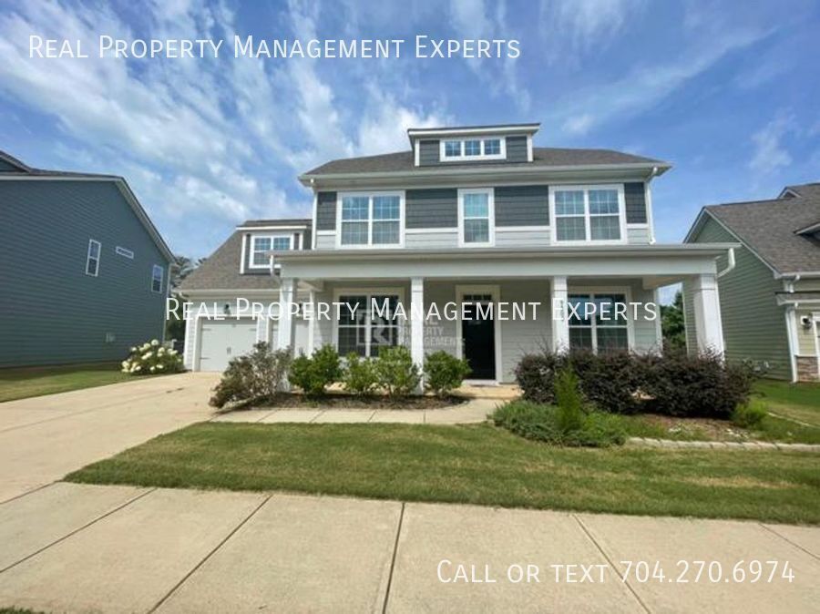 9808 Rayneridge Drive in Huntersville, NC - Building Photo