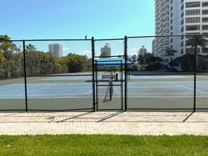 600 Three Islands Blvd, Unit 1015 in Hallandale Beach, FL - Building Photo - Building Photo