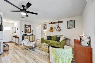 9702 Oriole Dr in Austin, TX - Building Photo - Building Photo