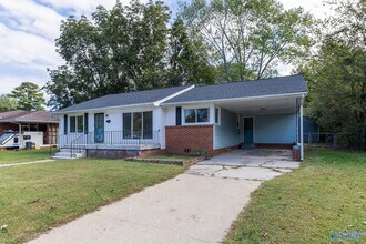 816 Giles Dr NE in Huntsville, AL - Building Photo - Building Photo