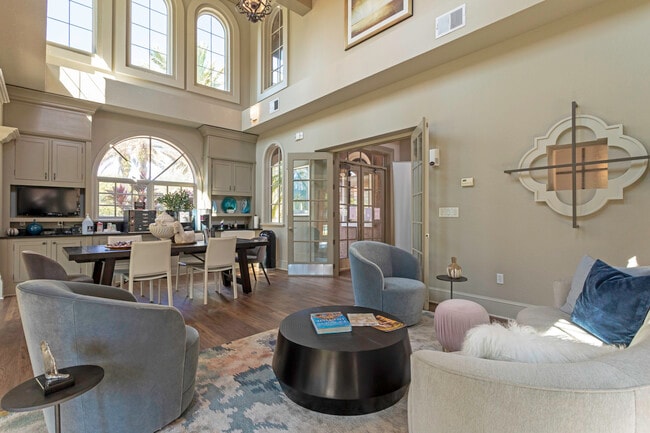 Magnolia Carillon in St. Petersburg, FL - Foto de edificio - Interior Photo