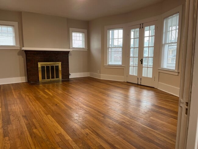 242 Forest Hill Dr, Unit Upstairs