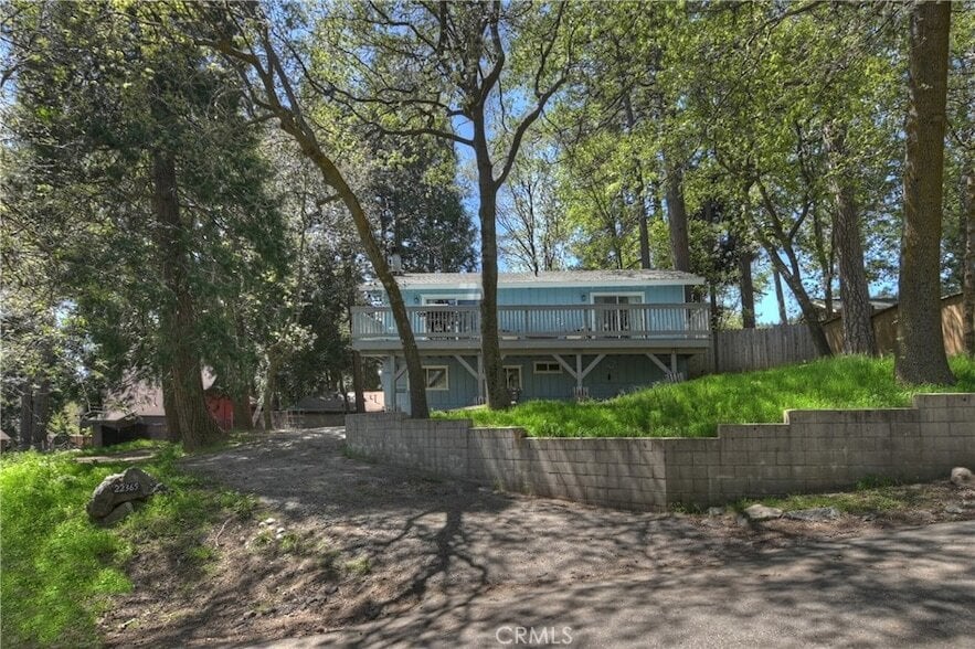 22365 Pine Dr in Crestline, CA - Building Photo