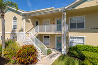 Bermuda Park Condominiums in Bonita Springs, FL - Foto de edificio - Building Photo