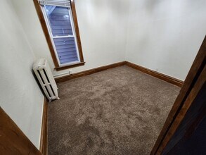 2217 John Ave, Unit 2 in Superior, WI - Foto de edificio - Building Photo