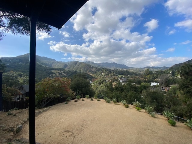 119 Muerdago Rd in Topanga, CA - Foto de edificio - Building Photo