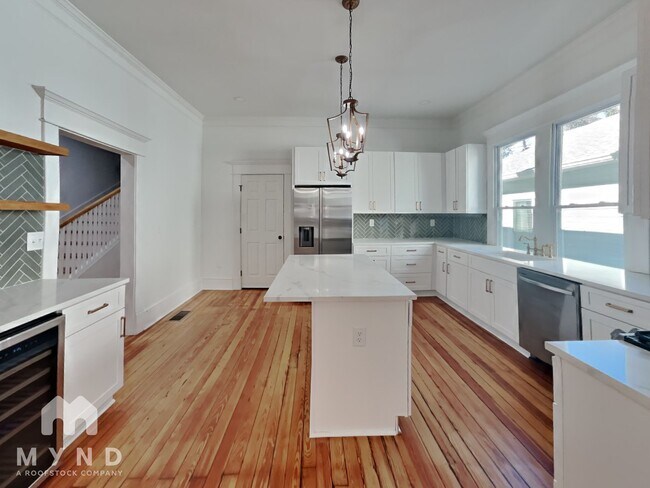 1050 White Oak Ave SW in Atlanta, GA - Foto de edificio - Building Photo
