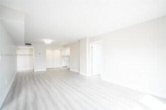 6960 Rue Vendome in Miami, FL - Building Photo - Building Photo