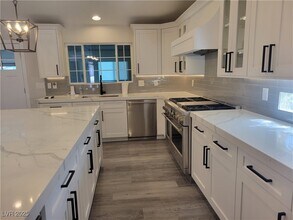 5836 Corazon Dr in Las Vegas, NV - Building Photo - Building Photo