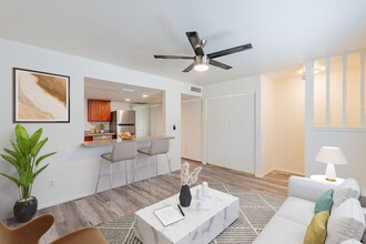 Huge one-bedroom with a large private patio in Phoenix, AZ - Building Photo - Interior Photo