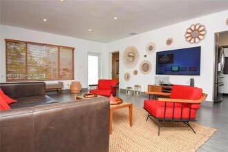 641 86th St in Miami Beach, FL - Foto de edificio - Building Photo