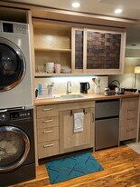 4041 E Burnside St in Portland, OR - Building Photo