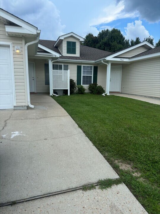 7970 Stonebrook Dr in Pensacola, FL - Building Photo