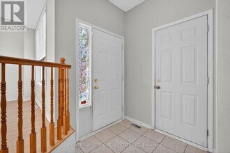 9 Carwood Cir in Ottawa, ON - Building Photo - Building Photo