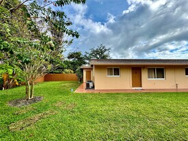 6133 Buchanan St in Hollywood, FL - Building Photo