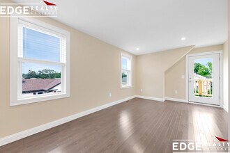 81 Lexington St in Waltham, MA - Building Photo - Building Photo