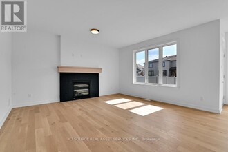 828 Paseana Pl. in Ottawa, ON - Building Photo - Building Photo