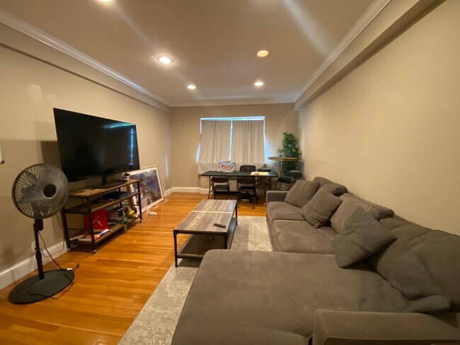 93 Strathmore Rd, Unit 1