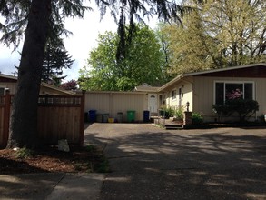 1922 SE Tenino St, Unit Tenino 1922 in Portland, OR - Building Photo - Building Photo