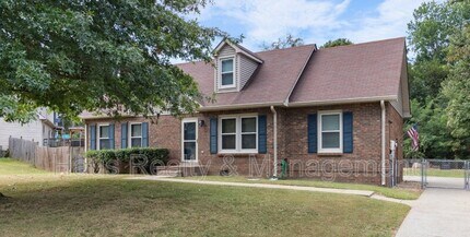 334 Kelsey Dr in Clarksville, TN - Foto de edificio - Building Photo