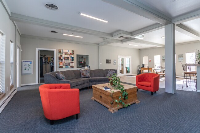 Lincoln Springs Apartments - Historical Access in Colorado Springs, CO - Building Photo - Interior Photo