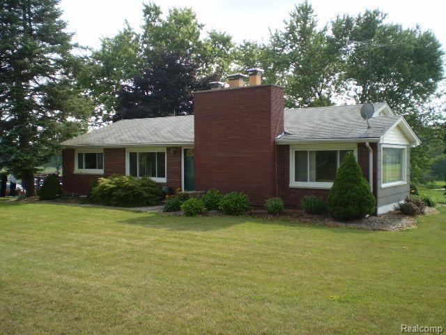 2050 Ford Rd in White Lake, MI - Building Photo