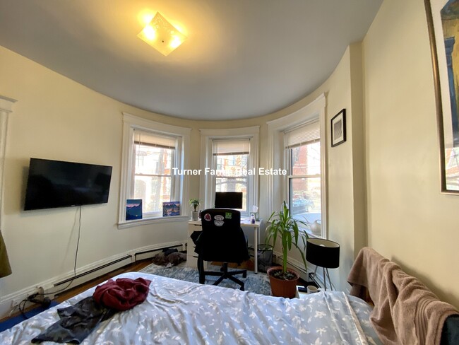 205 Winthrop Rd, Unit 208-1 in Brookline, MA - Building Photo - Building Photo