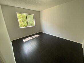 827 S Wilton Pl in Los Angeles, CA - Foto de edificio - Building Photo