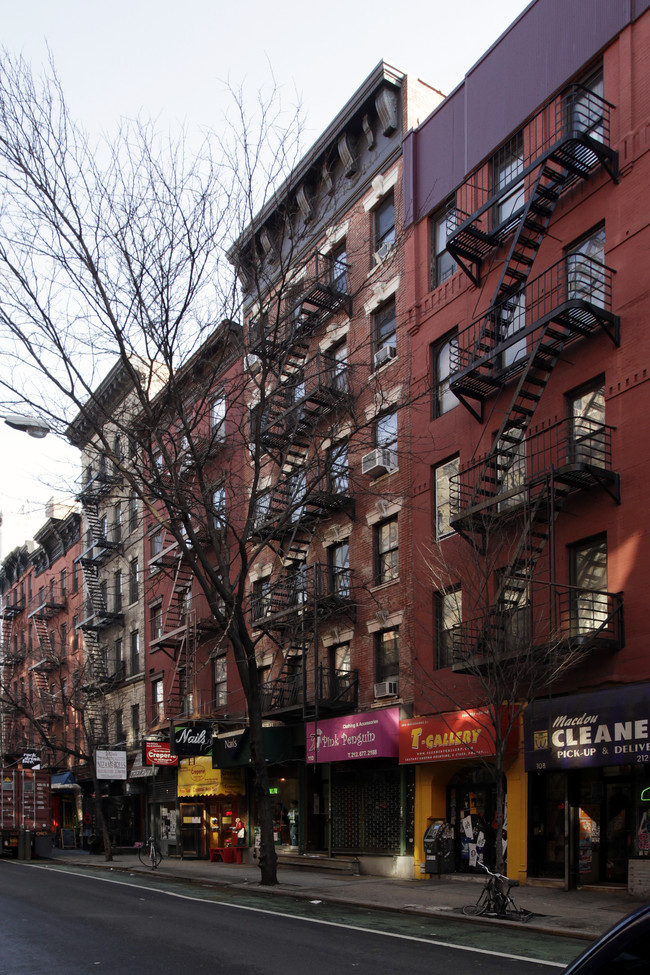 110 Macdougal St in New York, NY - Building Photo - Building Photo