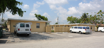 Terracom Apartments in Oakland Park, FL - Building Photo - Building Photo