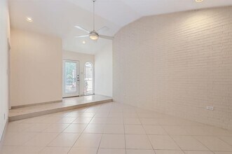 3004 Maywood Cir in Austin, TX - Building Photo - Building Photo