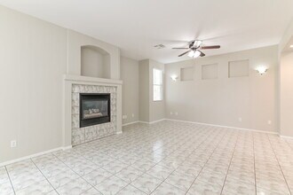 1012 Desert Retreat Ct in Henderson, NV - Building Photo - Building Photo