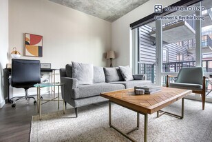 411 W Chicago Ave in Chicago, IL - Building Photo