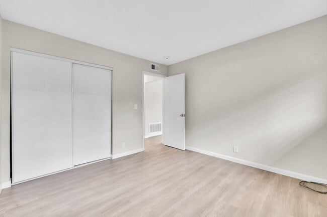 5486 Tradewinds Walkway in San Jose, CA - Building Photo - Building Photo