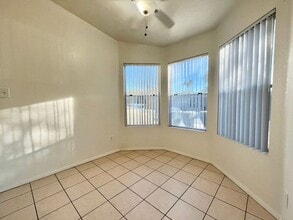 16818 N 56th St in Scottsdale, AZ - Foto de edificio - Building Photo