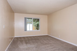 Vacaville Park Apartments in Vacaville, CA - Building Photo - Interior Photo