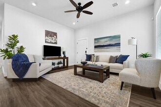 38634 Spur 149 Rd in Magnolia, TX - Foto de edificio - Building Photo