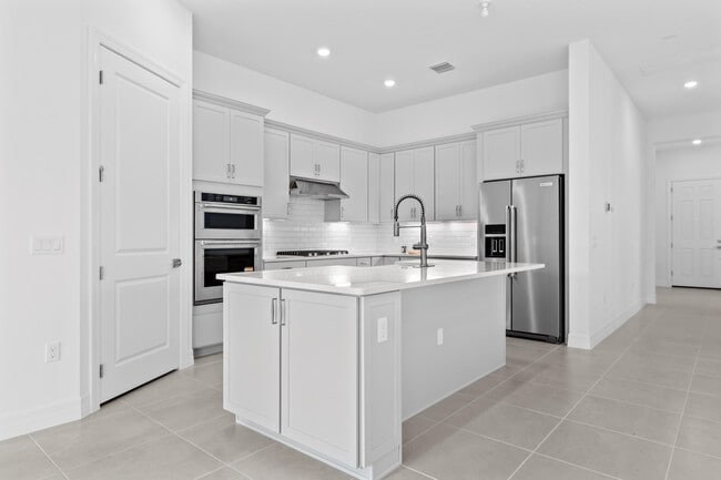 10717 Northbrook Cir in Palm Beach Gardens, FL - Building Photo - Building Photo