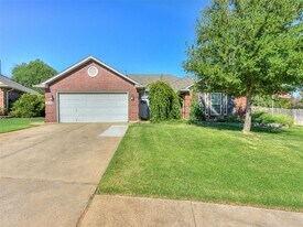 3028 Weymouth Way in Norman, OK - Building Photo