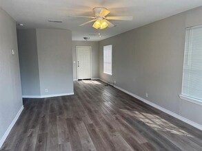 208 S Dallas St in Kaufman, TX - Building Photo - Building Photo