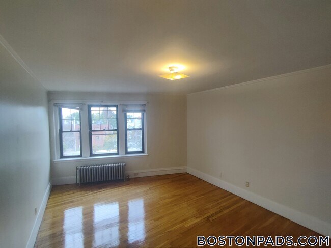 349 Pleasant St in Malden, MA - Building Photo - Building Photo